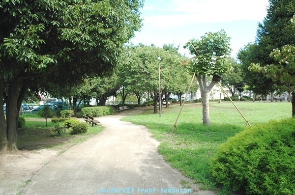 三鷹市下連雀２丁目の土地(連雀中央公園)