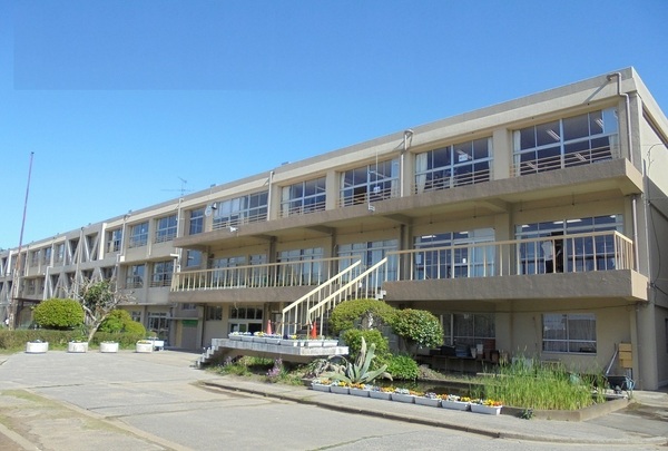 松戸市常盤平６丁目の土地(常盤平第二小学校)