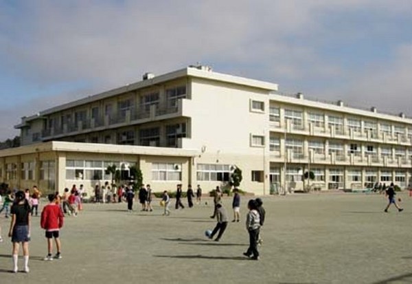 鎌倉市台1丁目の土地(鎌倉市立玉縄小学校)