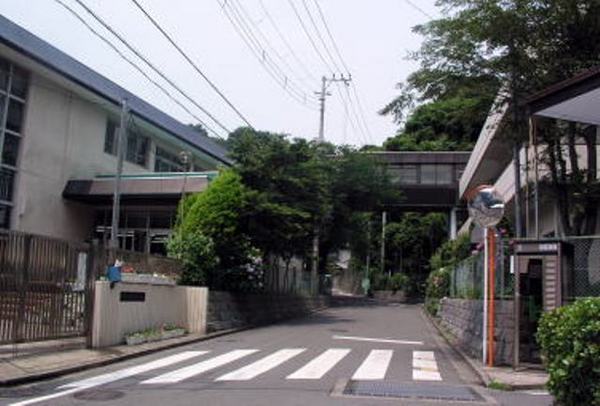 鎌倉市極楽寺３丁目の土地(鎌倉市立稲村ケ崎小学校)