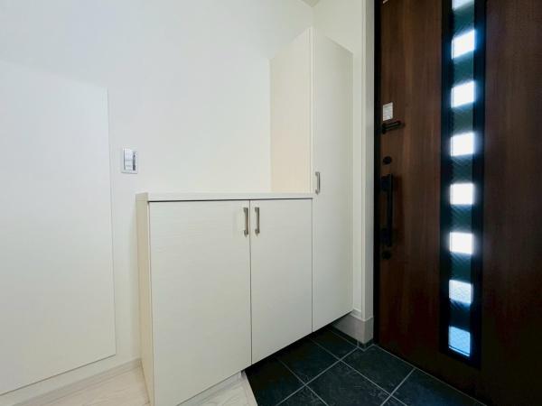 藤沢市片瀬1期 新築1号棟 全2区画(玄関)