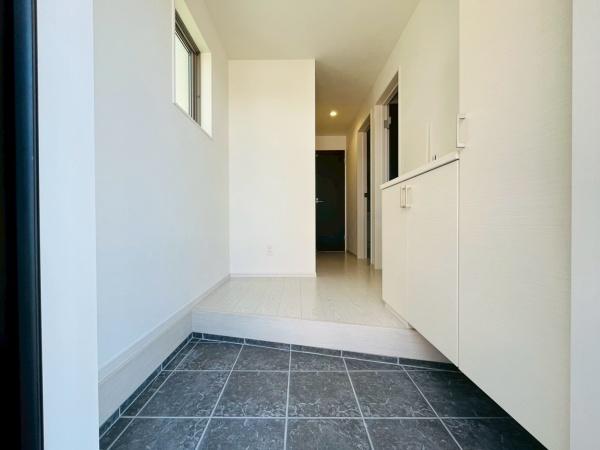 藤沢市片瀬1期 新築1号棟 全2区画(玄関)