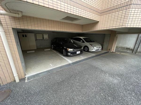 レフィナード湘南(駐車場)