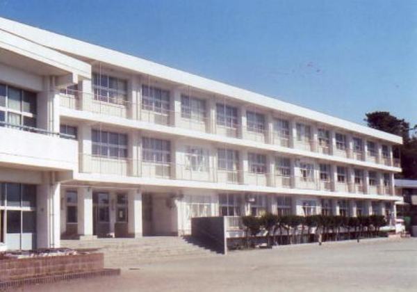 鎌倉市腰越3丁目の土地(鎌倉市立腰越小学校)
