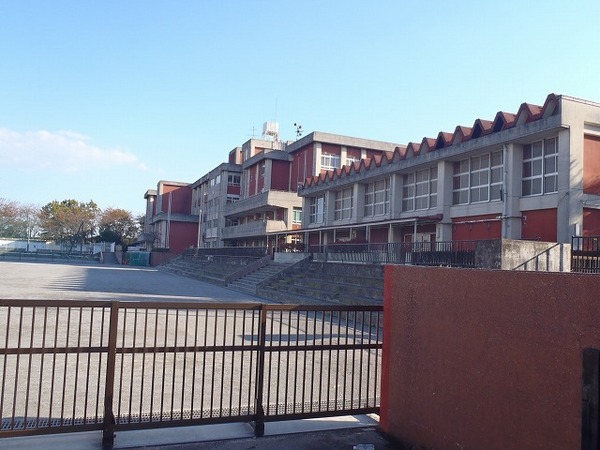 藤沢市高倉の土地(藤沢市立高倉中学校)
