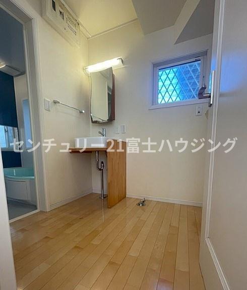 藤沢市片瀬４丁目の中古一戸建て