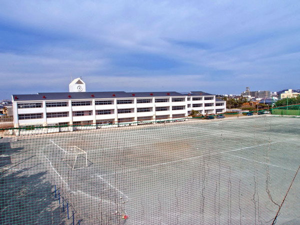 ライオンズテラス鵠沼(藤沢市立湘洋中学校)