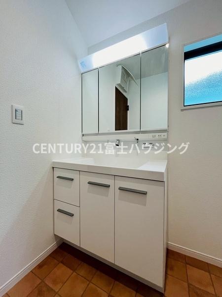 藤沢市亀井野4丁目　新築C号棟　全3棟