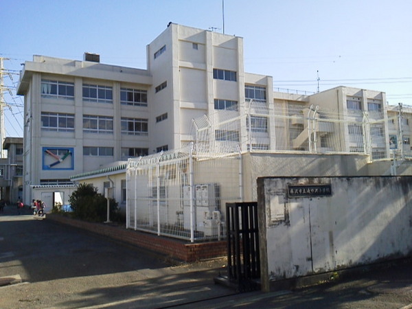 藤沢市遠藤の土地(藤沢市立滝の沢小学校)