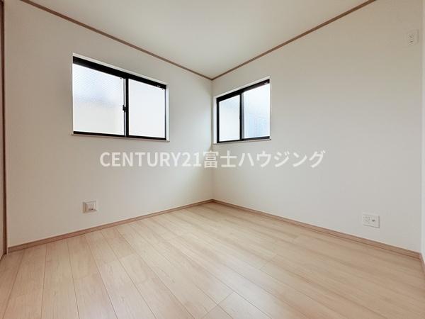 藤沢市亀井野3256番　新築3号棟　全3棟
