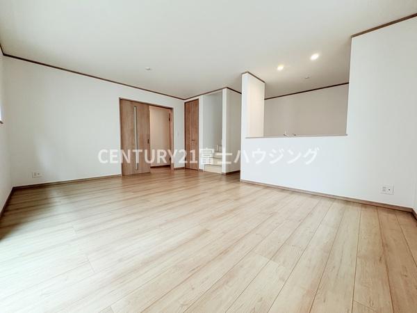 藤沢市亀井野3256番　新築3号棟　全3棟