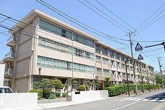 よこすか海辺ニュータウンゲートスクエアザ・タワーハウス(横須賀市立常葉中学校)
