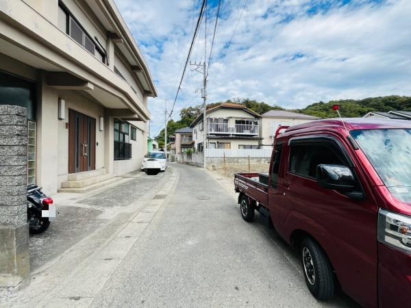 鎌倉市岡本2丁目1期 新築1号棟全2棟(前面道路含む現地写真)