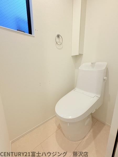 藤沢市鵠沼花沢町 新築1号棟 全3棟(トイレ)