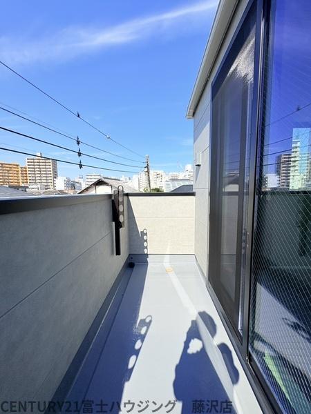 藤沢市鵠沼花沢町 新築1号棟 全3棟(バルコニー)