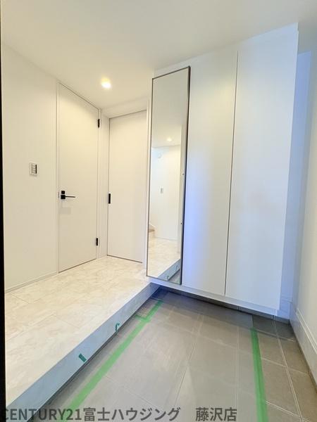 藤沢市鵠沼花沢町 新築3号棟 全3棟(玄関)