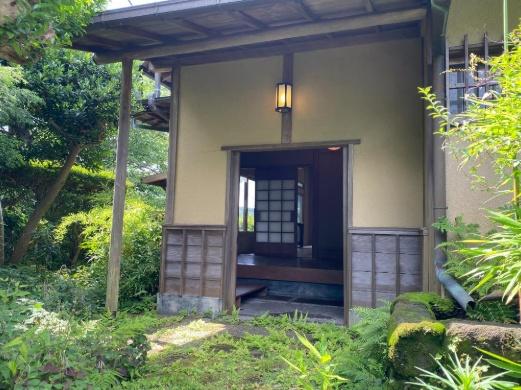 鎌倉市梶原3丁目の中古一戸建て(玄関)