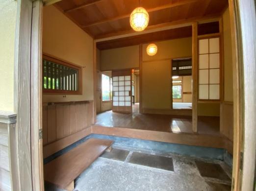 鎌倉市梶原3丁目の中古一戸建て(玄関)