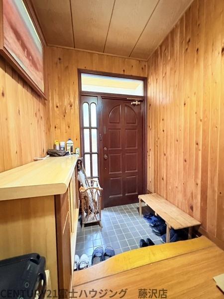 鎌倉市二階堂の中古一戸建て(玄関)