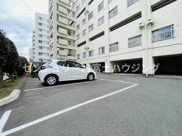 東急ドエル・フェニックス(駐車場)