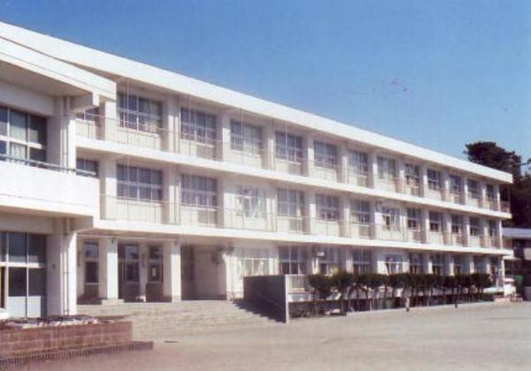 鎌倉市腰越５丁目の土地(鎌倉市立腰越小学校)