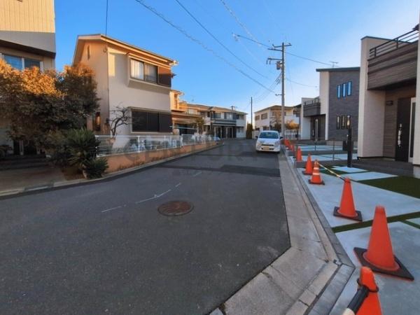 藤沢市辻堂元町2丁目2447番　新築B号棟　全3棟