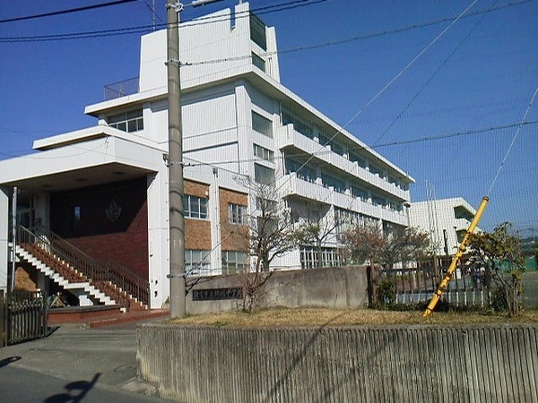 鎌倉市津の土地(鎌倉市立腰越中学校)