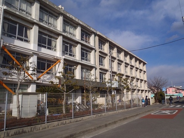 藤沢市羽鳥３丁目の土地(藤沢市立羽鳥小学校)