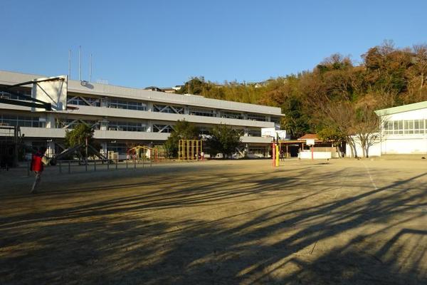 三浦郡葉山町堀内の中古一戸建て(葉山町立葉山小学校)