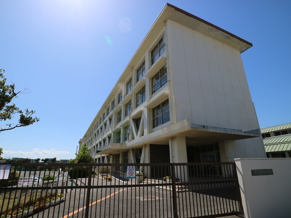 辻堂パークハイツA棟(藤沢市立浜見小学校)