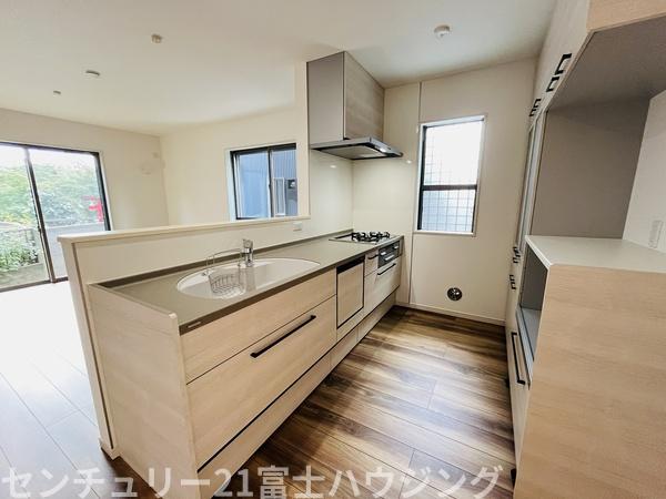茅ヶ崎市下町屋2丁目　新築戸建　全１棟