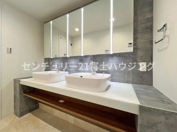 藤沢市片瀬３丁目の中古一戸建て