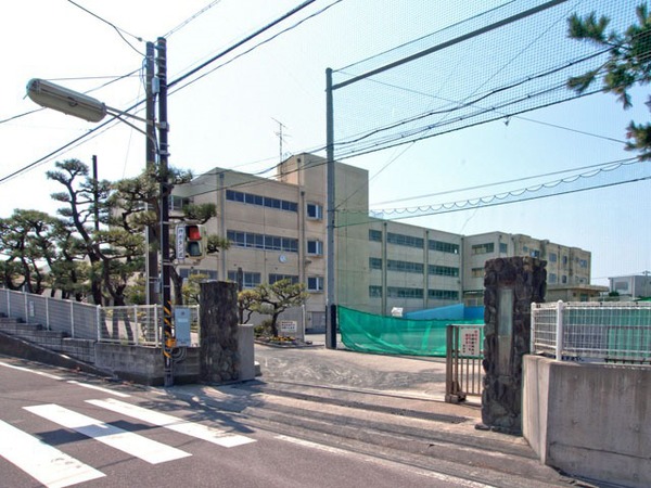 ライオンズマンション茅ヶ崎海岸(茅ヶ崎市立西浜小学校)