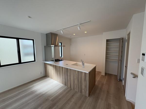 藤沢市辻堂元町2丁目　新築分譲住宅　1号棟　全3棟