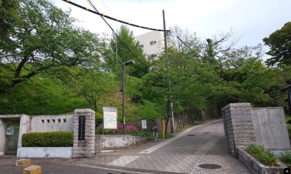 横浜市磯子区中原4丁目の土地(横浜市立浜中学校)