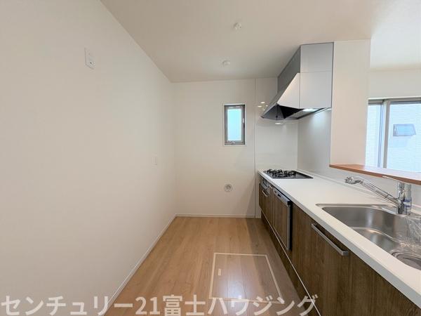 茅ヶ崎市柳島1期　新築戸建2号棟　全2棟