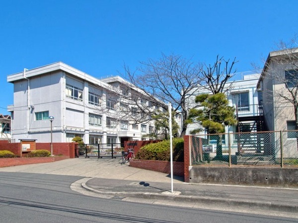 藤沢市弥勒寺3丁目の中古一戸建て(藤沢市立村岡中学校)
