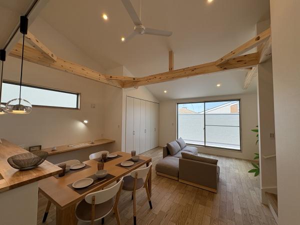 茅ヶ崎市美住町　新築戸建2号棟　全4棟