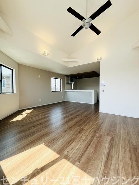 茅ヶ崎市小和田3期　新築分譲住宅　1号棟　全2棟