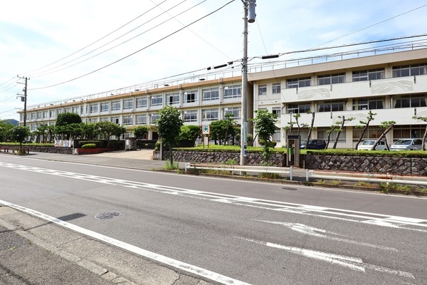 平塚市桃浜町の中古一戸建て(平塚市立浜岳中学校)