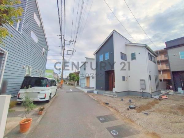 藤沢市羽鳥5丁目 新築1号棟 全3棟(前面道路含む現地写真)