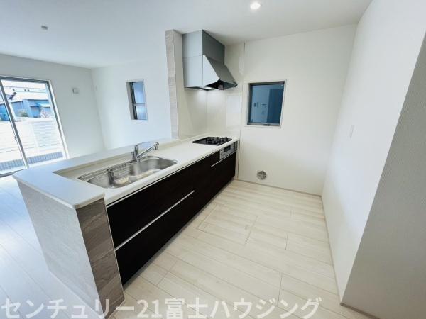 茅ヶ崎市萩園第2　新築戸建2号棟　全3棟