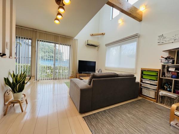 伊勢原市沼目5丁目の中古一戸建て(リビング)