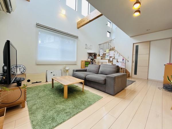 伊勢原市沼目5丁目の中古一戸建て(リビング)