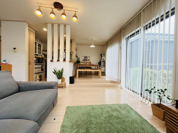 伊勢原市沼目5丁目の中古一戸建て(リビング)