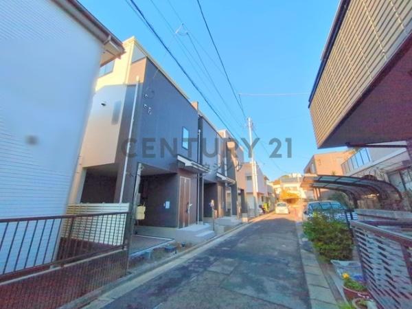 藤沢市本町3丁目1816番　新築戸建B号棟　全3棟