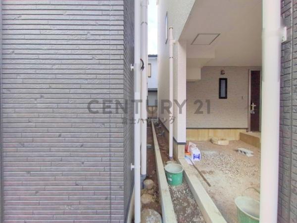 藤沢市本町3丁目1816番　新築戸建B号棟　全3棟
