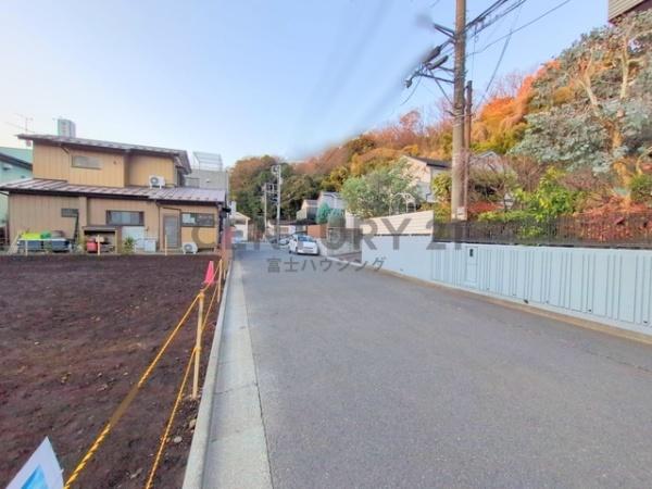 藤沢市大庭5221番　新築戸建B号棟　全3棟