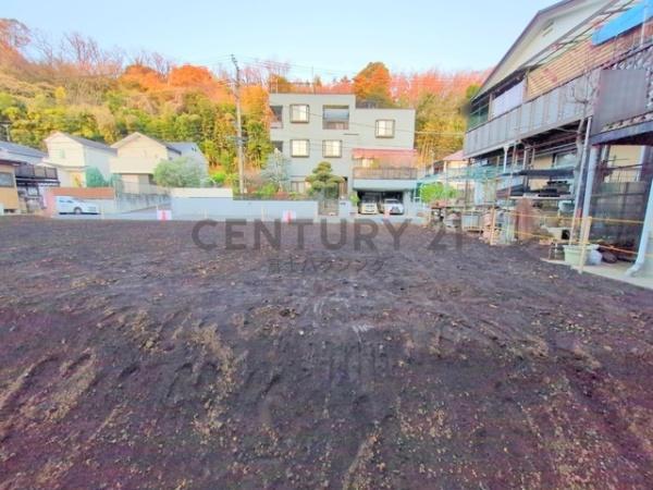 藤沢市大庭5221番　新築戸建B号棟　全3棟