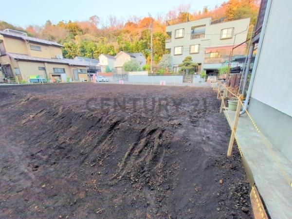 藤沢市大庭5221番　新築戸建B号棟　全3棟